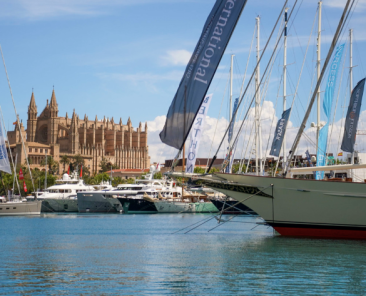 Cathedral-view-of-Palma-International-Boat-Show-credit-PIBS-e1745478685990